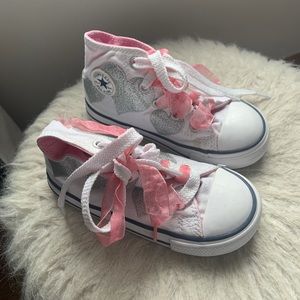 CONVERSE girl in good condition